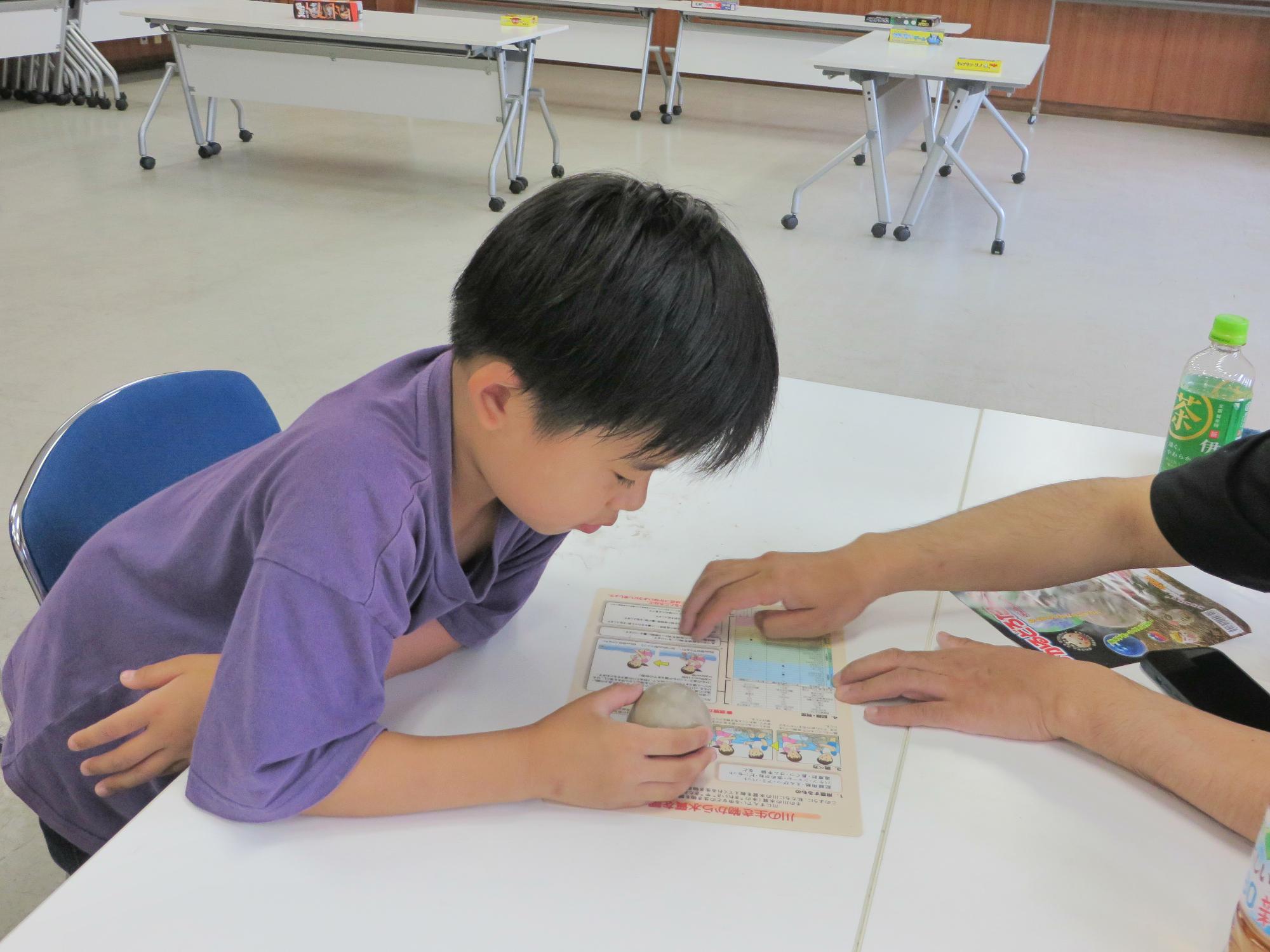 泥団子作成のようす4